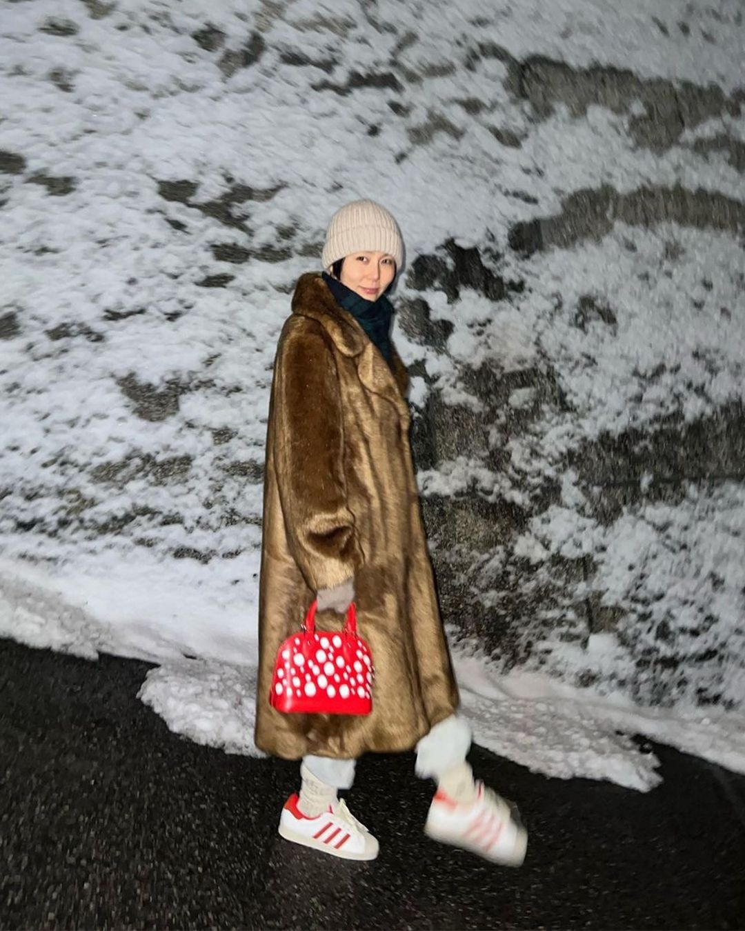 셀럽들의 클래식템 슈퍼스타🤍🖤 이미지