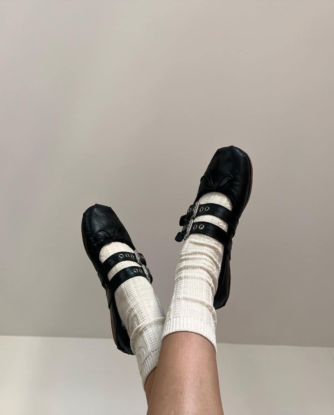 흰양말에 귀여운 슈즈 신기🩰 이미지