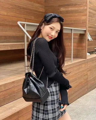 니트에 미니스커트@넘이뻐🖤 이미지
