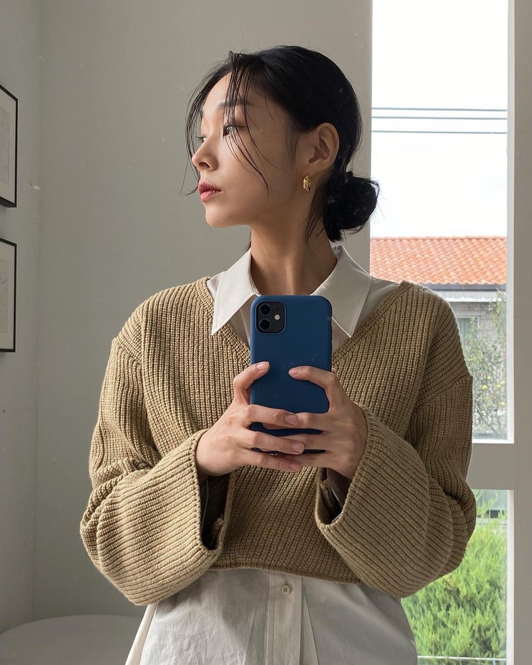 브이넥 니트는 레이어드 필수✔️🤎​ 이미지