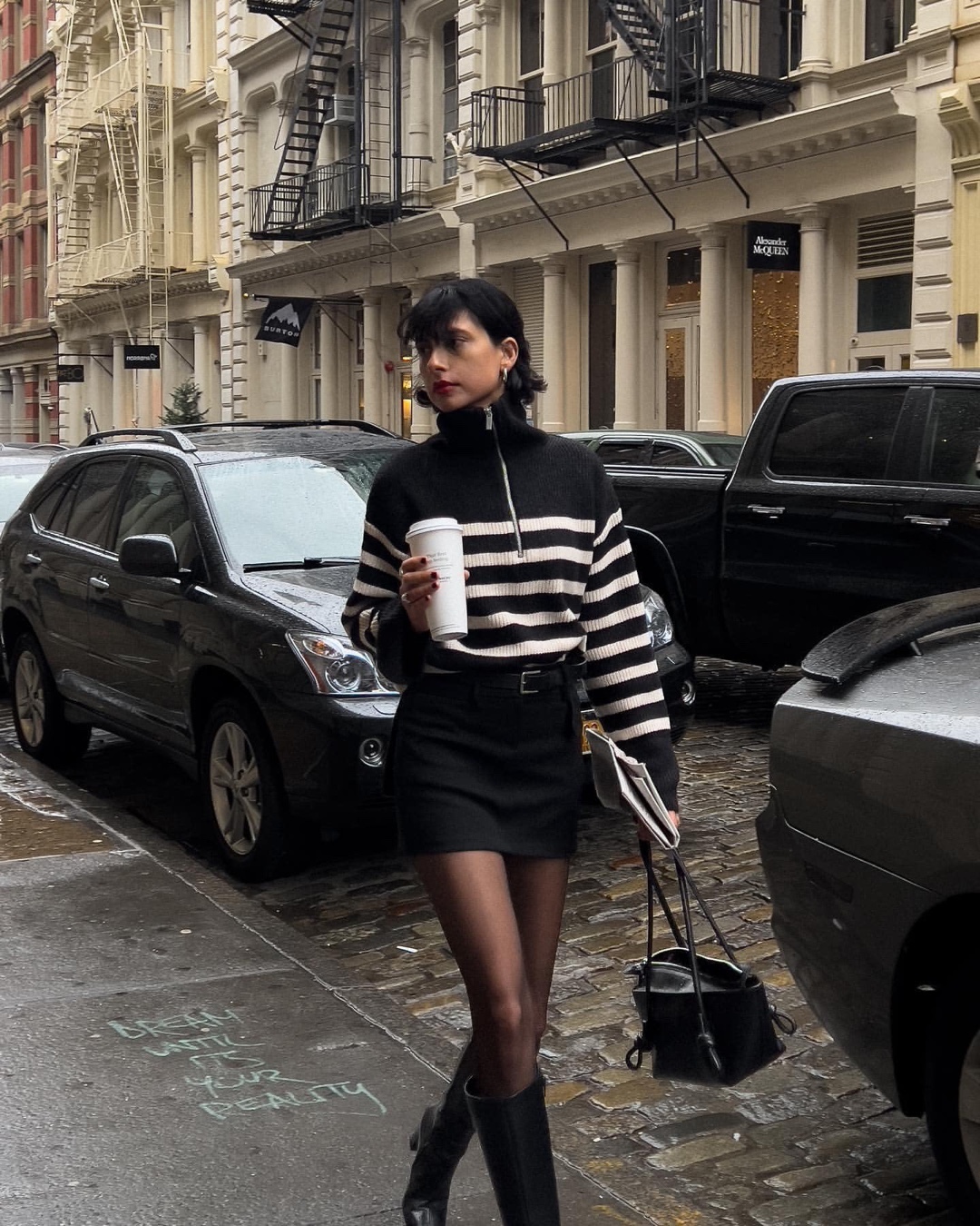 날씨 풀리면 미니스커트룩🖤 이미지
