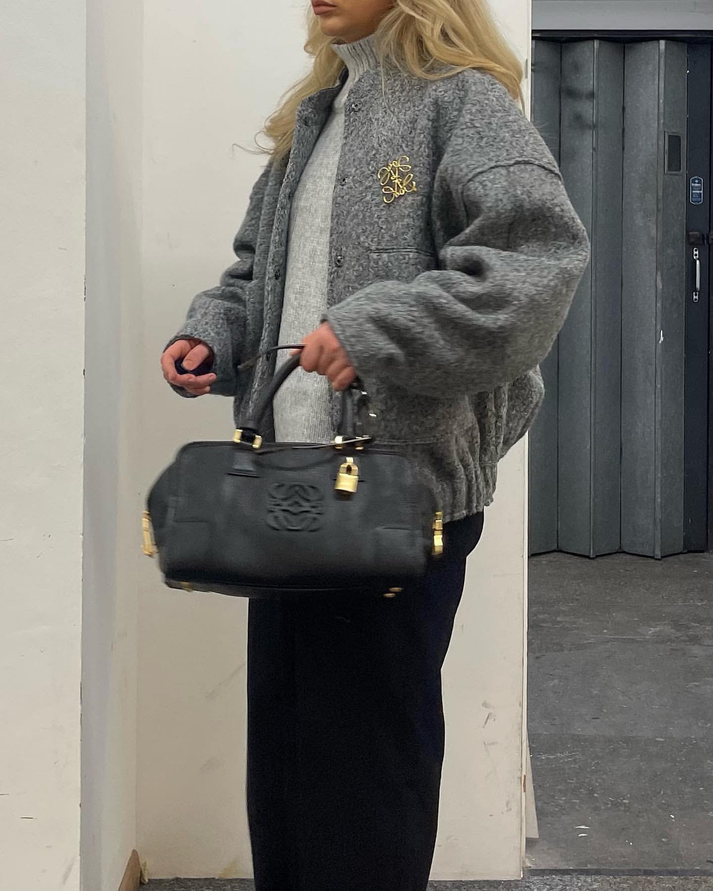 로고 브로치 하나로 명품이 돼💛 이미지5