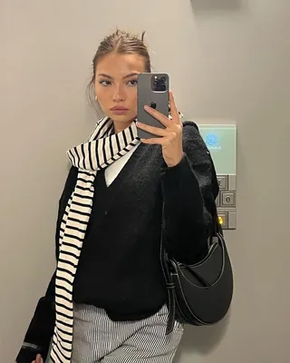 스트라이프 목도리로 포인트🦓🤍 이미지
