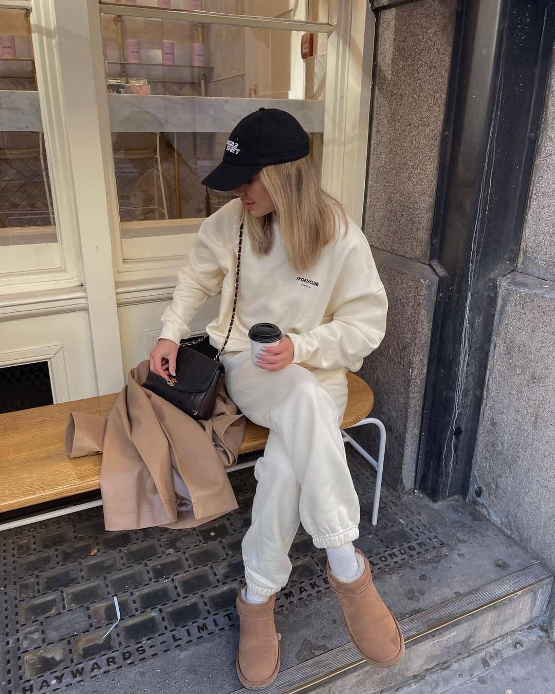 심플하게 나갈땐@볼캡 쓰기🤍​ 이미지