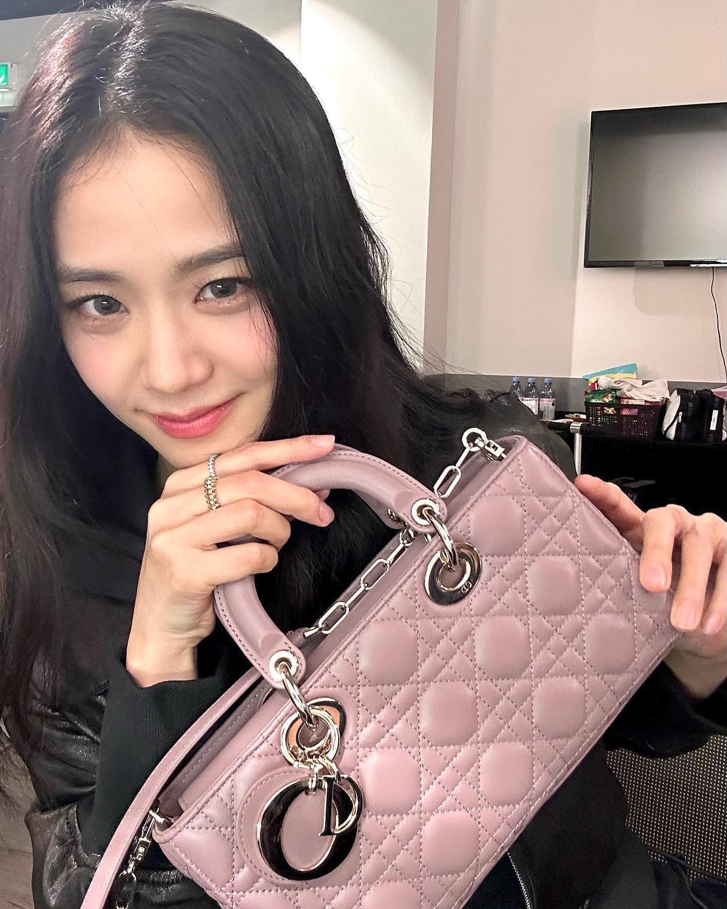 지수언니 @디올 가방 코디💖👸🏻 이미지