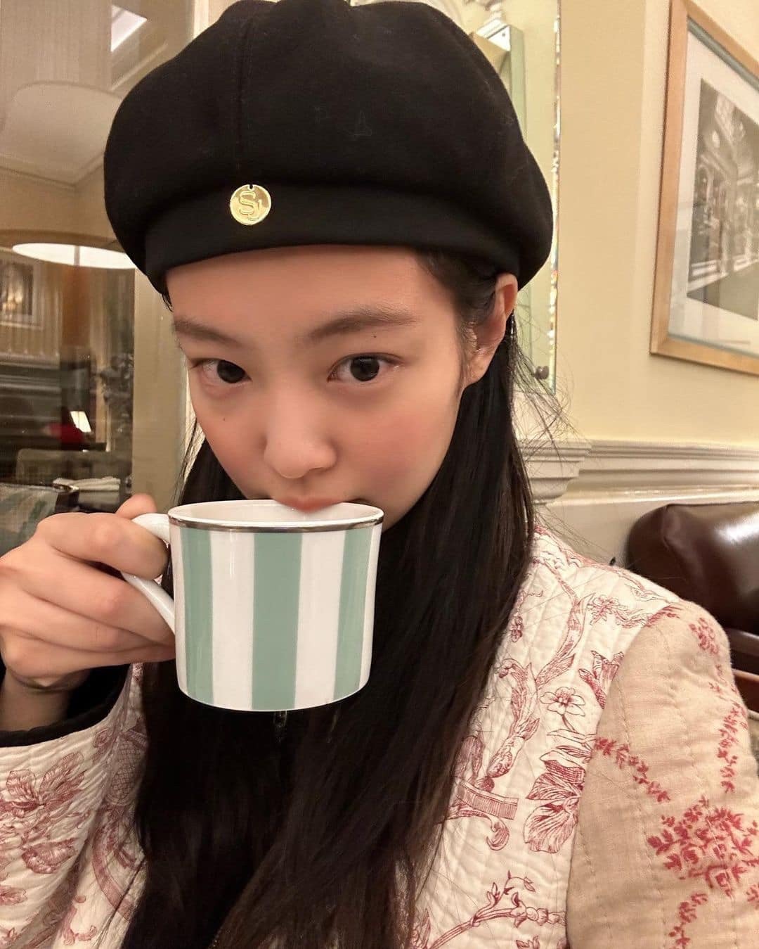베레모로 러블리 매력 뽐내👩🏻‍🎨💕​ 이미지
