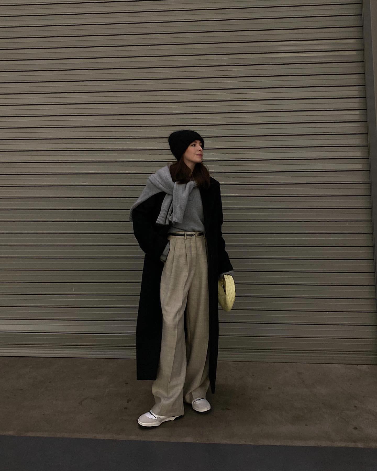 무심하게 어깨에 툭 걸쳐줘🖤🤍 이미지