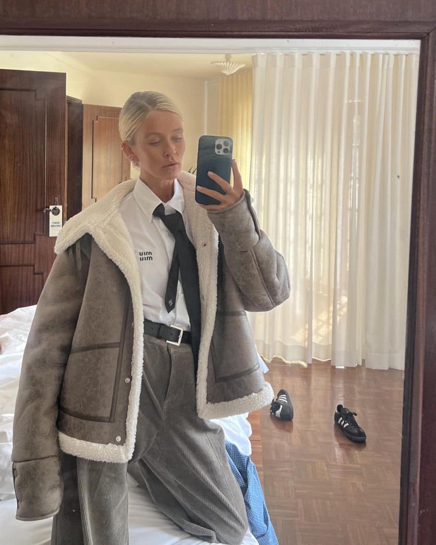 이번 주말엔 무스탕@요렇게🖤 이미지