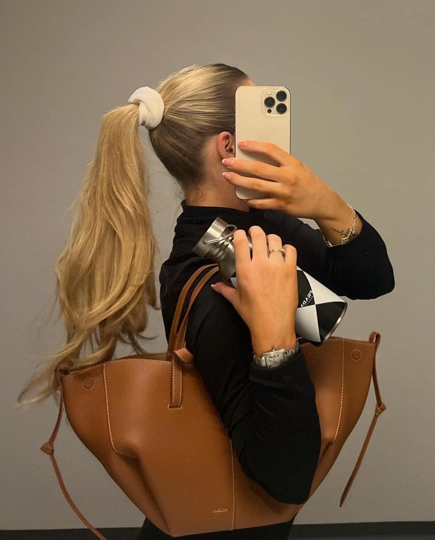 내일은 머리 어떻게 할까🐴🖤 이미지