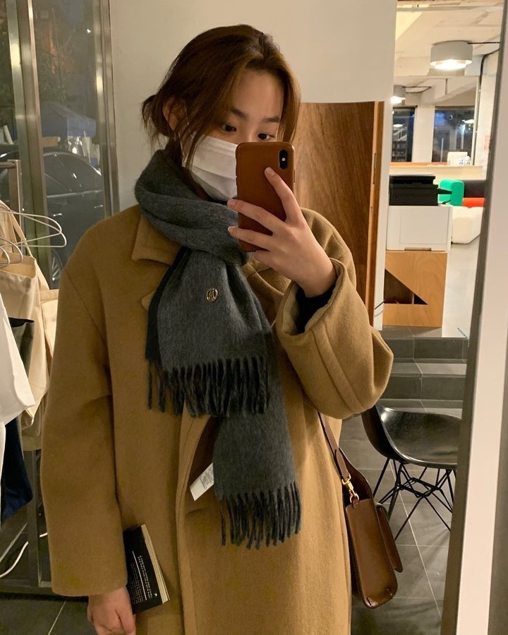 코트에 찰떡인 목도리 조합🧣💛 이미지