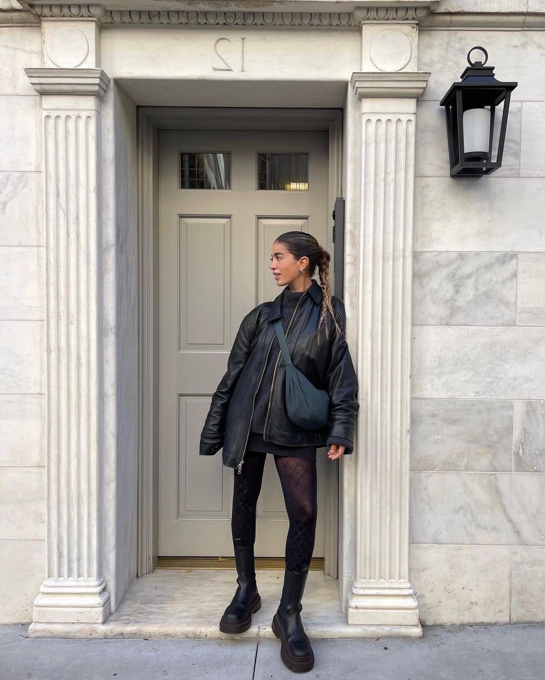 짧은 치마엔 스타킹 필수야🖤 이미지