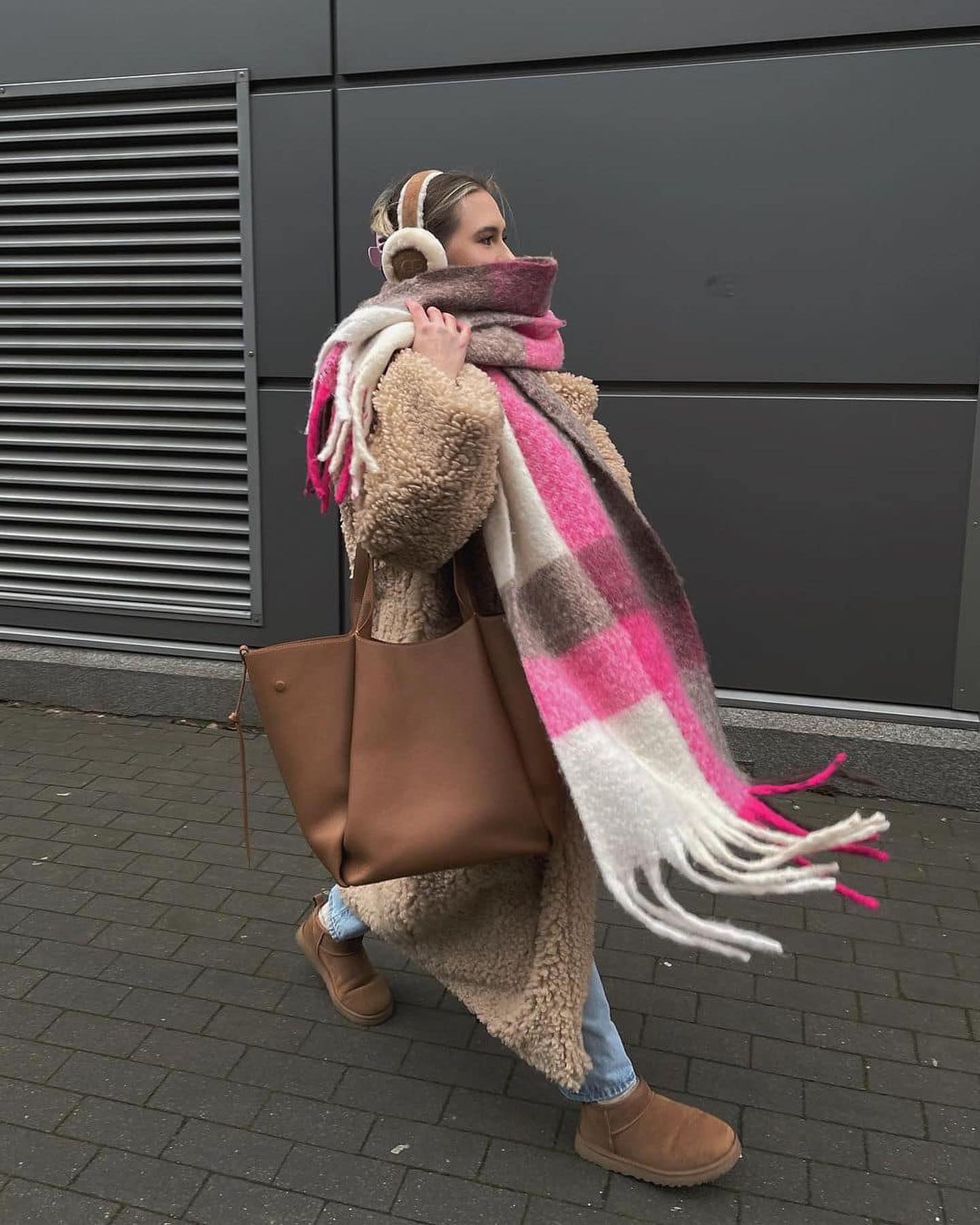 다시 추워@목도리 단단히 둘러😶‍🌫️ 이미지