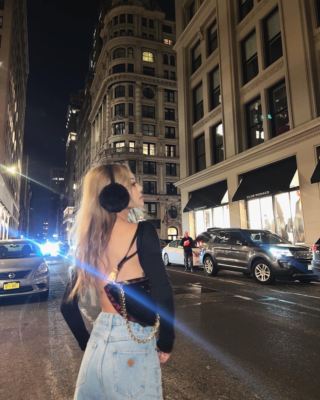 백리스로 뒷태 자랑하기🖤🤍​ 이미지