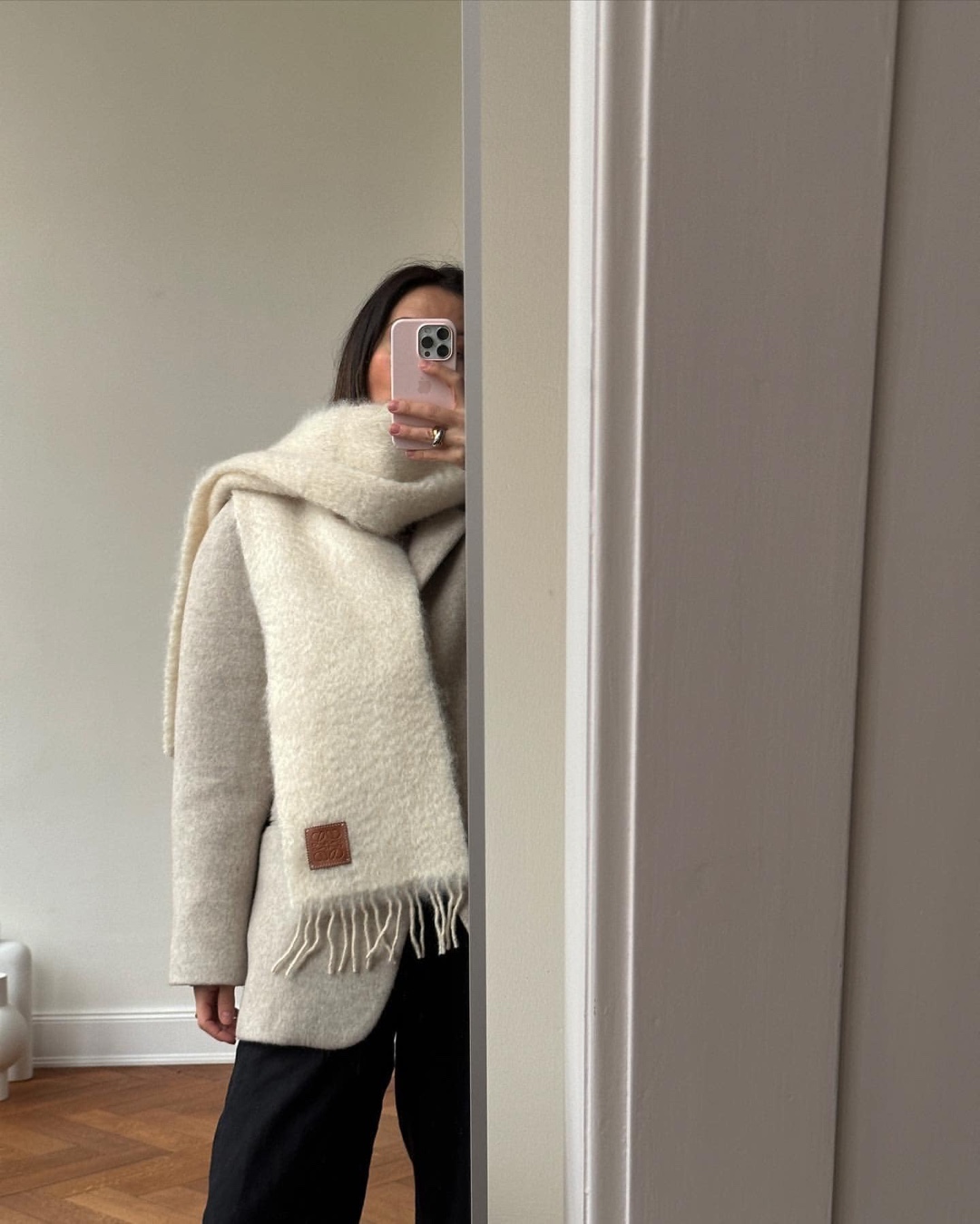 나한테 선물할래🤍로에베 머플러​ 이미지