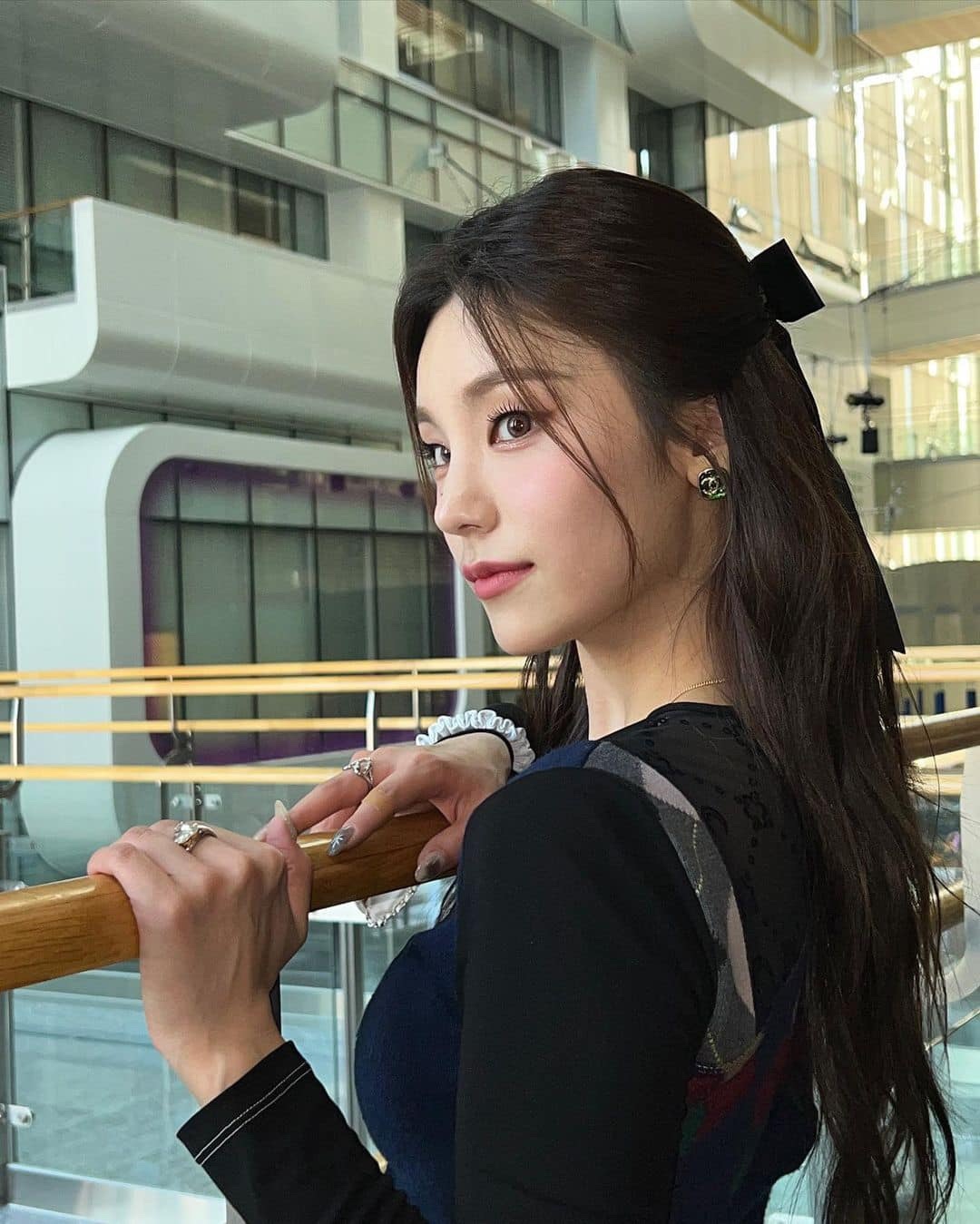 분위기 생겨버리는@반묶음🖤​ 이미지