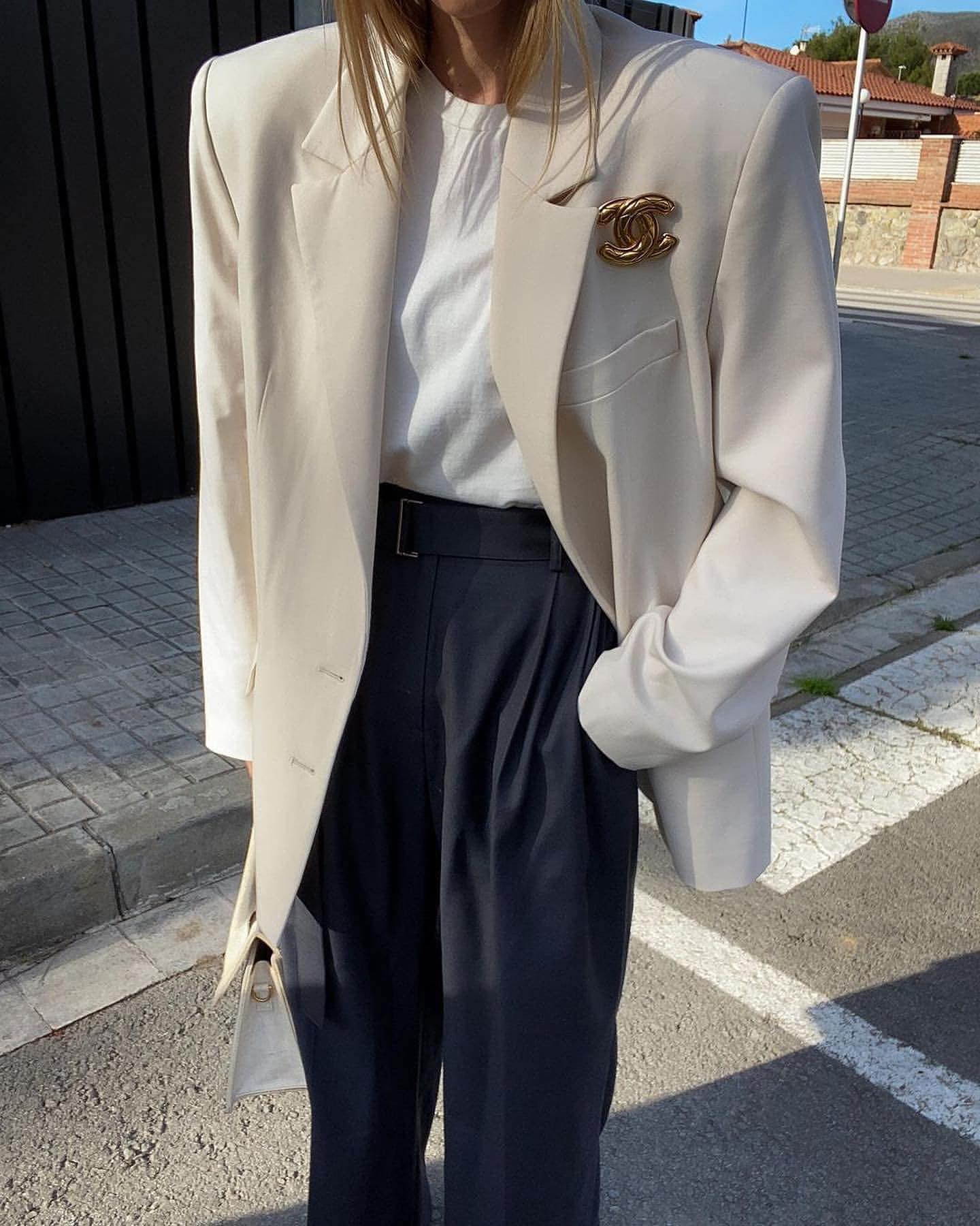 로고 브로치 하나로 명품이 돼💛 이미지3