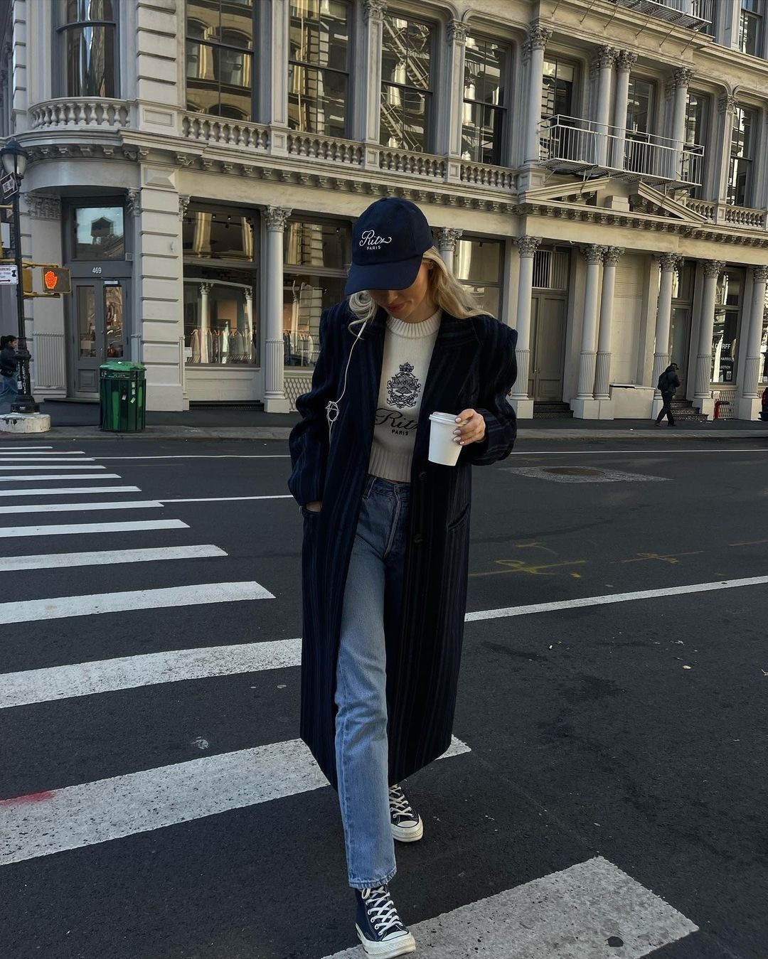 롱코트에 컨버스 조합하기🖤🤍​ 이미지