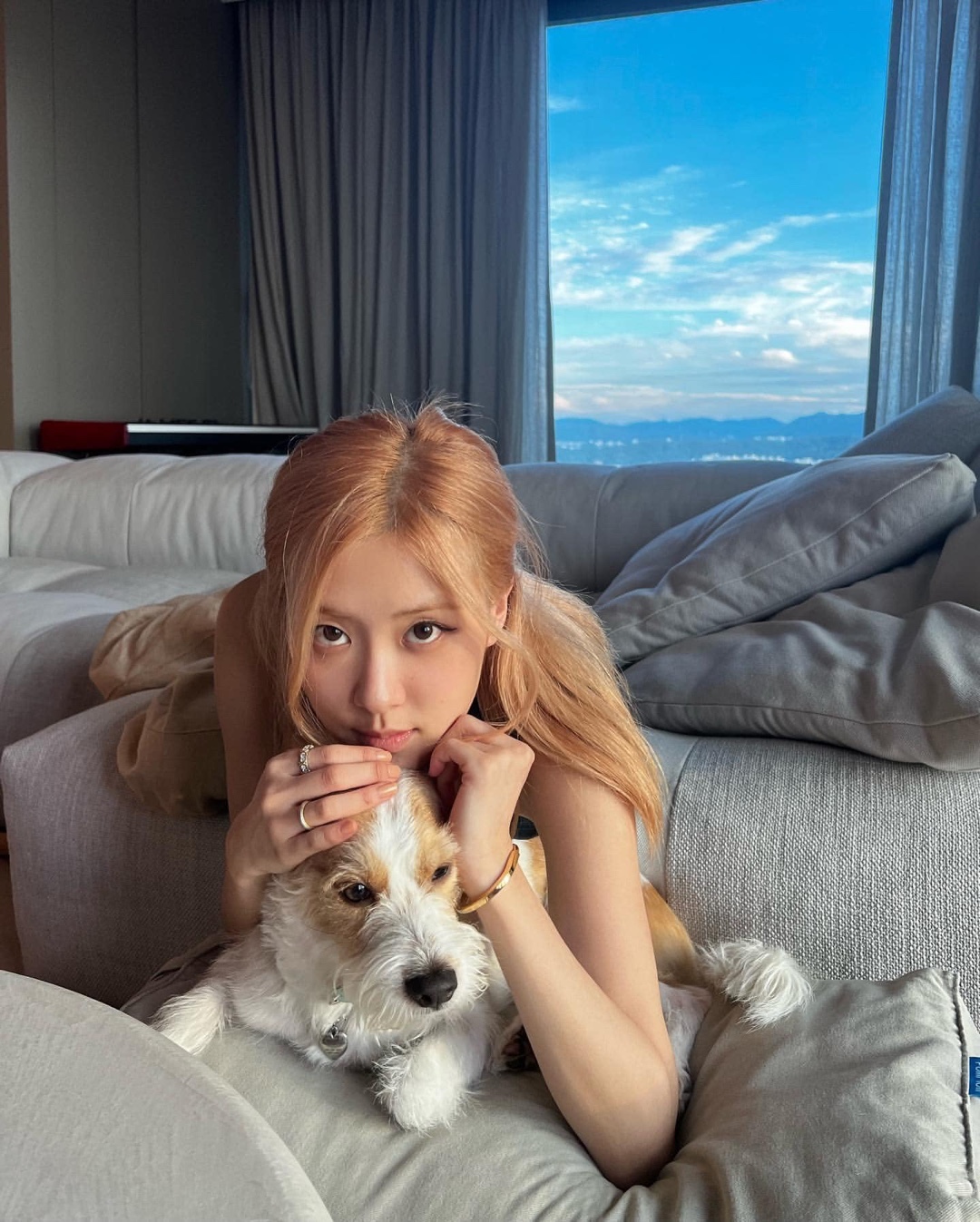 반묶음이 찰떡인 로제 데일리🖤✨​ 이미지