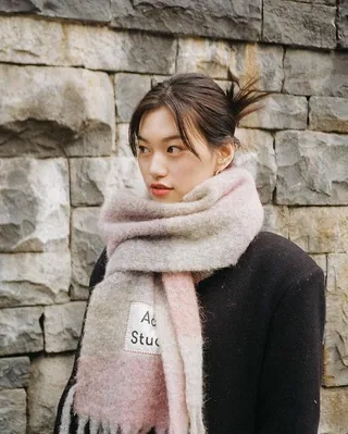 코트에 찰떡인 목도리 조합🧣💛 이미지