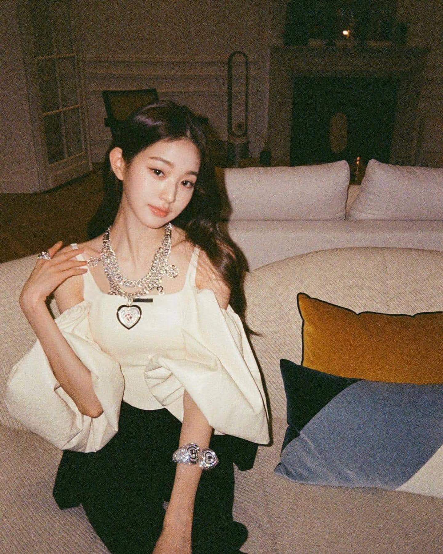곧 성인인 @장원영 데일리👑🖤 이미지