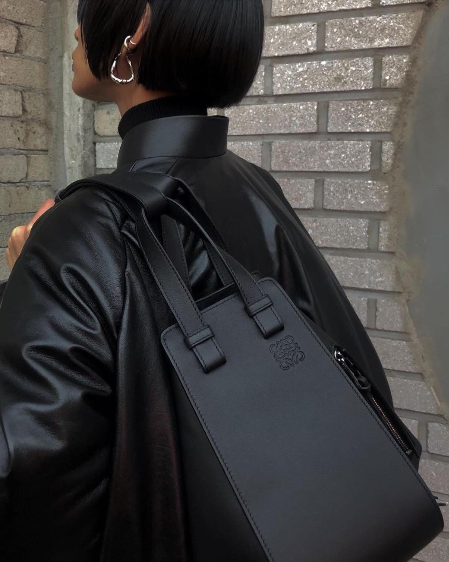 로에베 시그니처백👜💙@해먹백
다양한 쉐입 연출이 가능한 여유로운 실루엣❤️🔥갖고싶어 #광고 이미지4