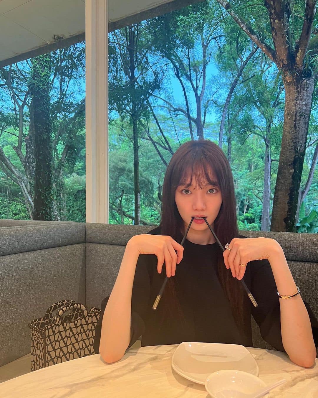 분위기 가득 @이성경🤎🖤​ 이미지