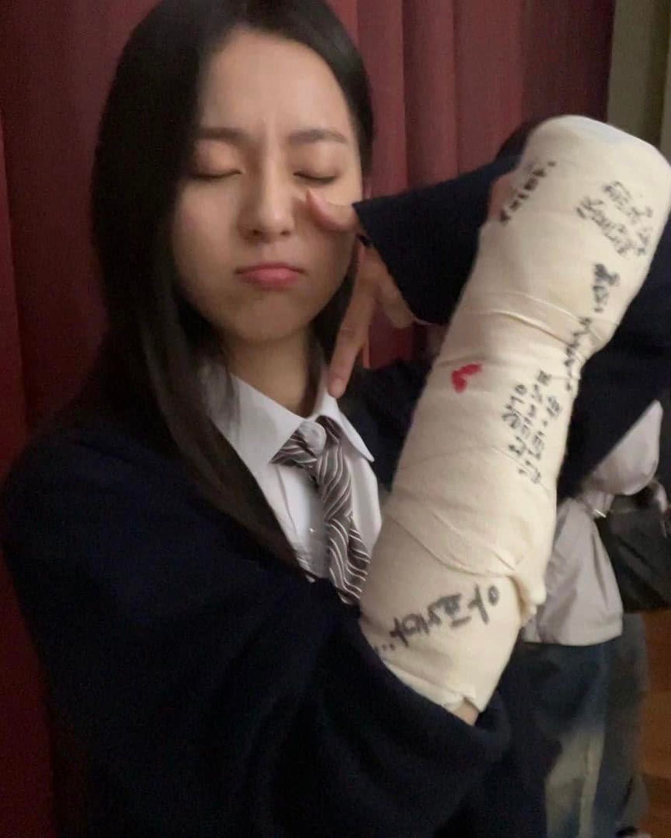 뉴진스 뮤비속 반희수🐰@박지후 이미지