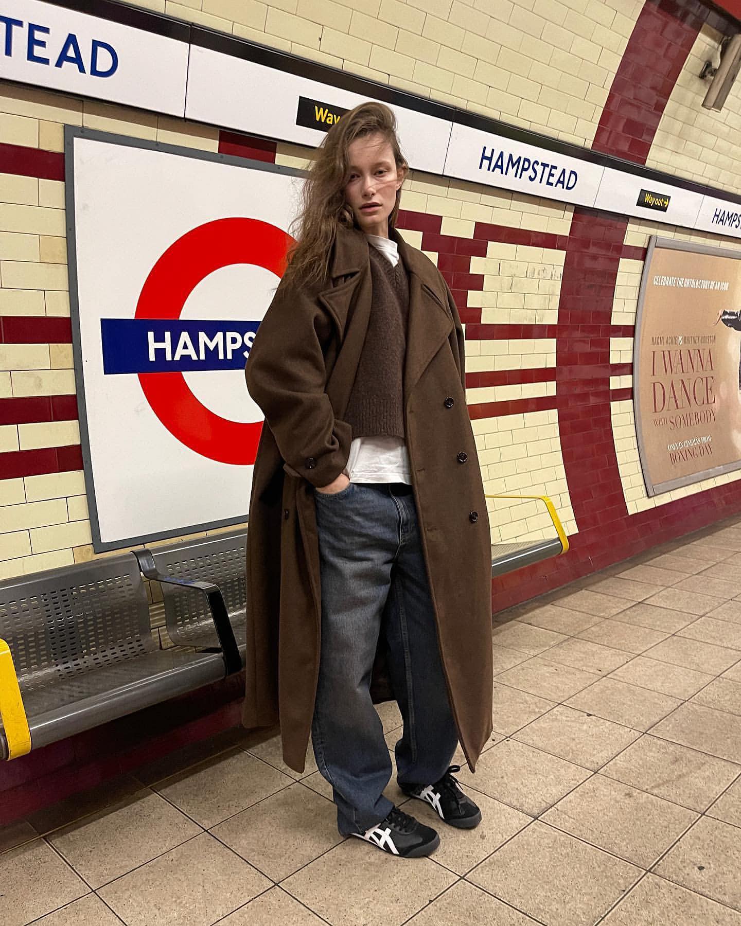 박시한 롱코트로 멋있게😎🧥 이미지