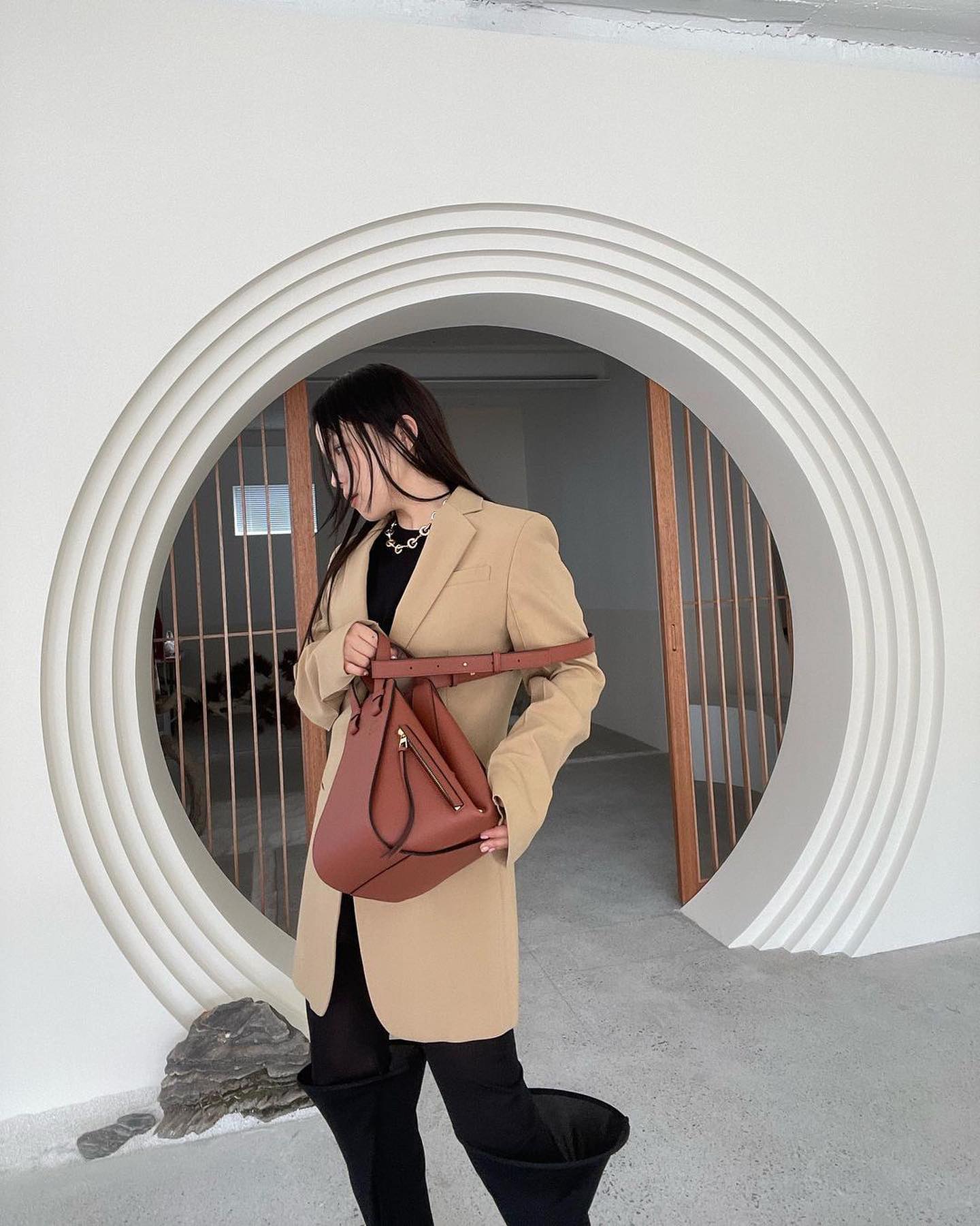 로에베 시그니처백👜💙@해먹백
다양한 쉐입 연출이 가능한 여유로운 실루엣❤️🔥갖고싶어 #광고 이미지6