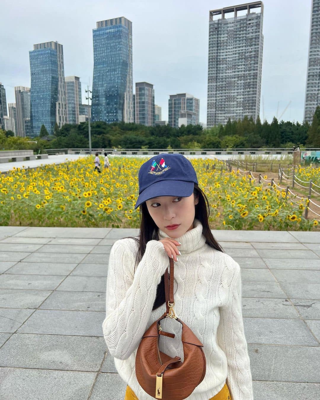 포근한 화이트 니트☁️ @요렇게🤍 이미지