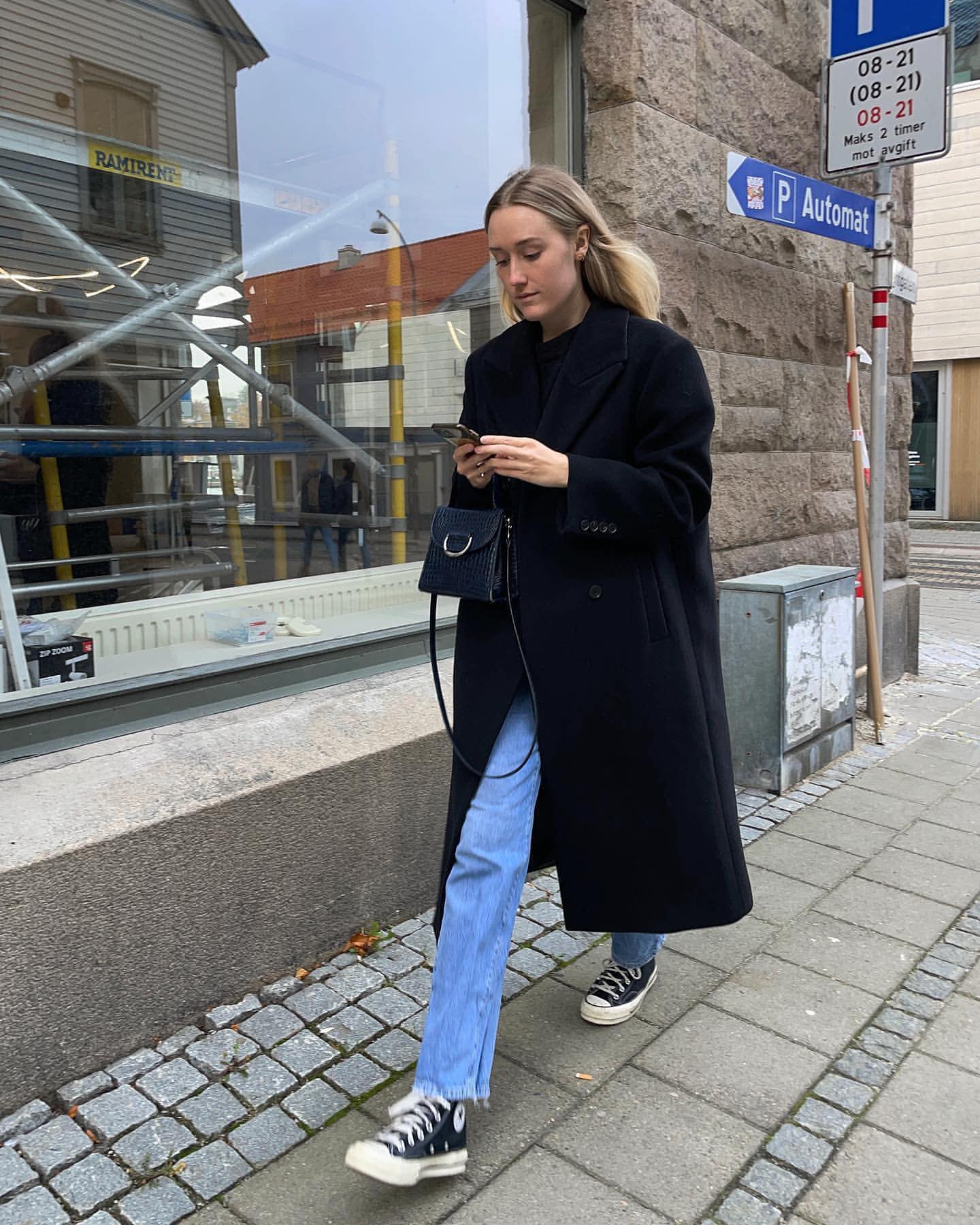 코트+스니커즈 조합👟🧥 이미지