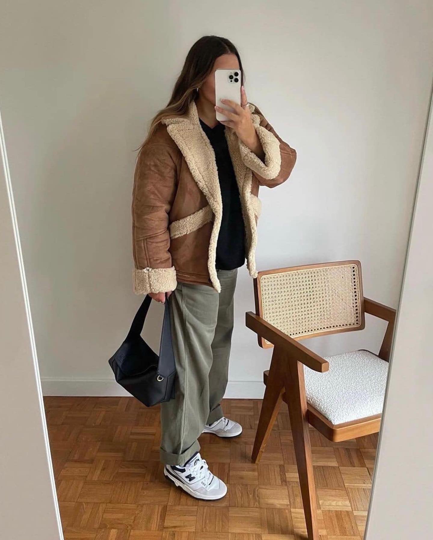 언니들의 무스탕 코디 참고🐻🖤 이미지