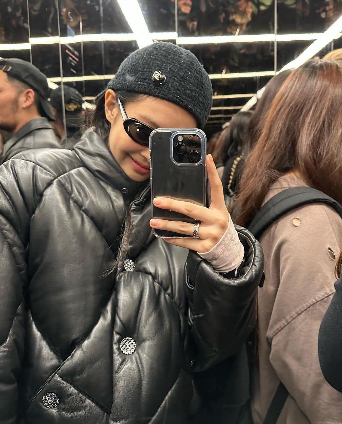 블랙패딩 전문가는 제니에요🖤🖤 이미지6