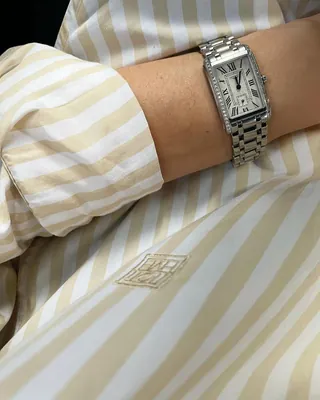 손목에 착 감기는⌚️론진 돌체비타 이미지