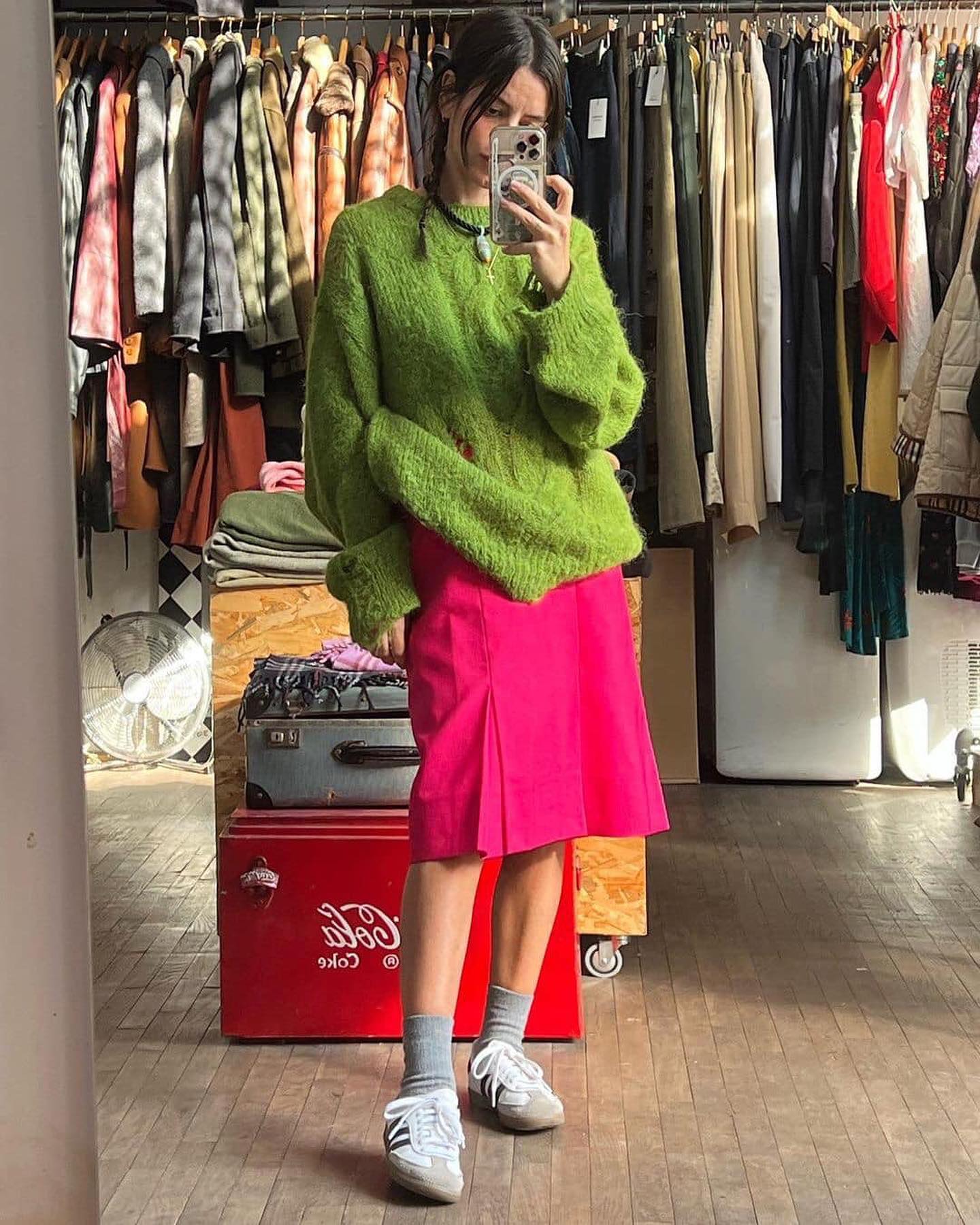 컬러감 있는 니트 코디 참고🧶🌈 이미지