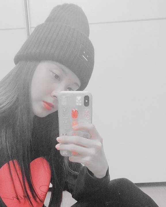 귀여운 비니🤖🤍아크네 스튜디오 이미지