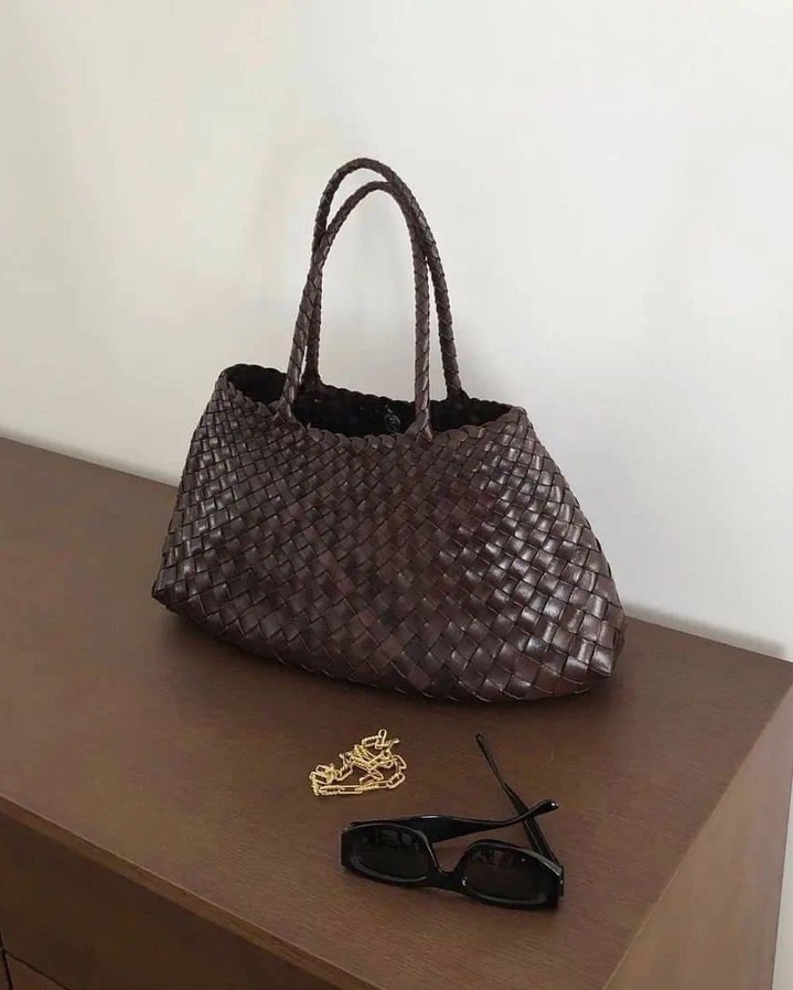 얇아진 옷차림에 드래곤백 매기👜​ 이미지