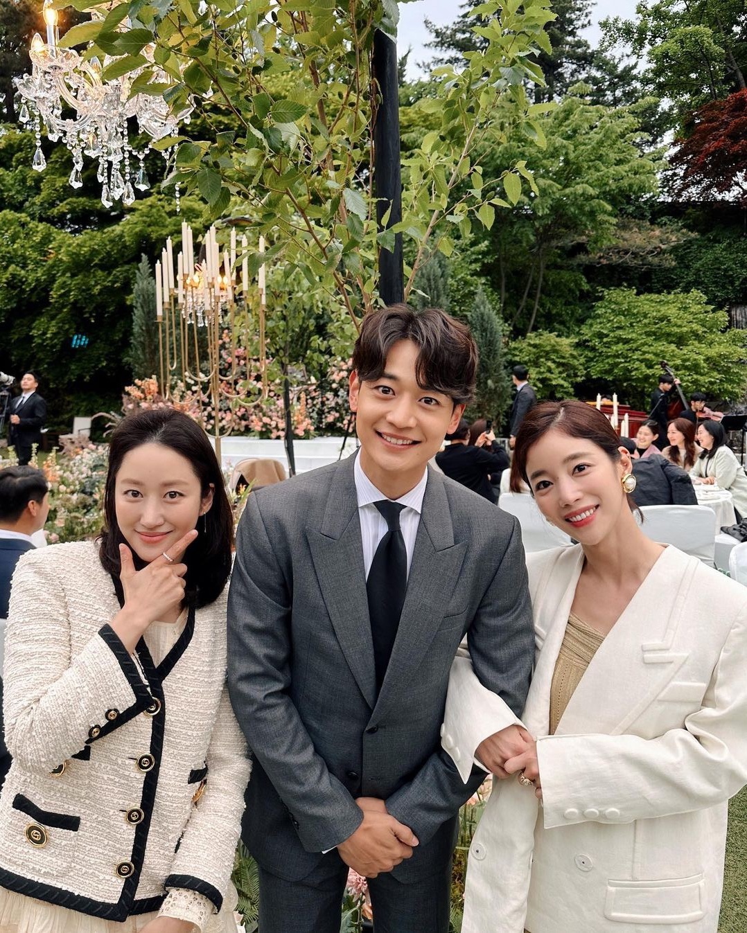 5월 결혼식 갈 때 @참고해💐💍​ 이미지