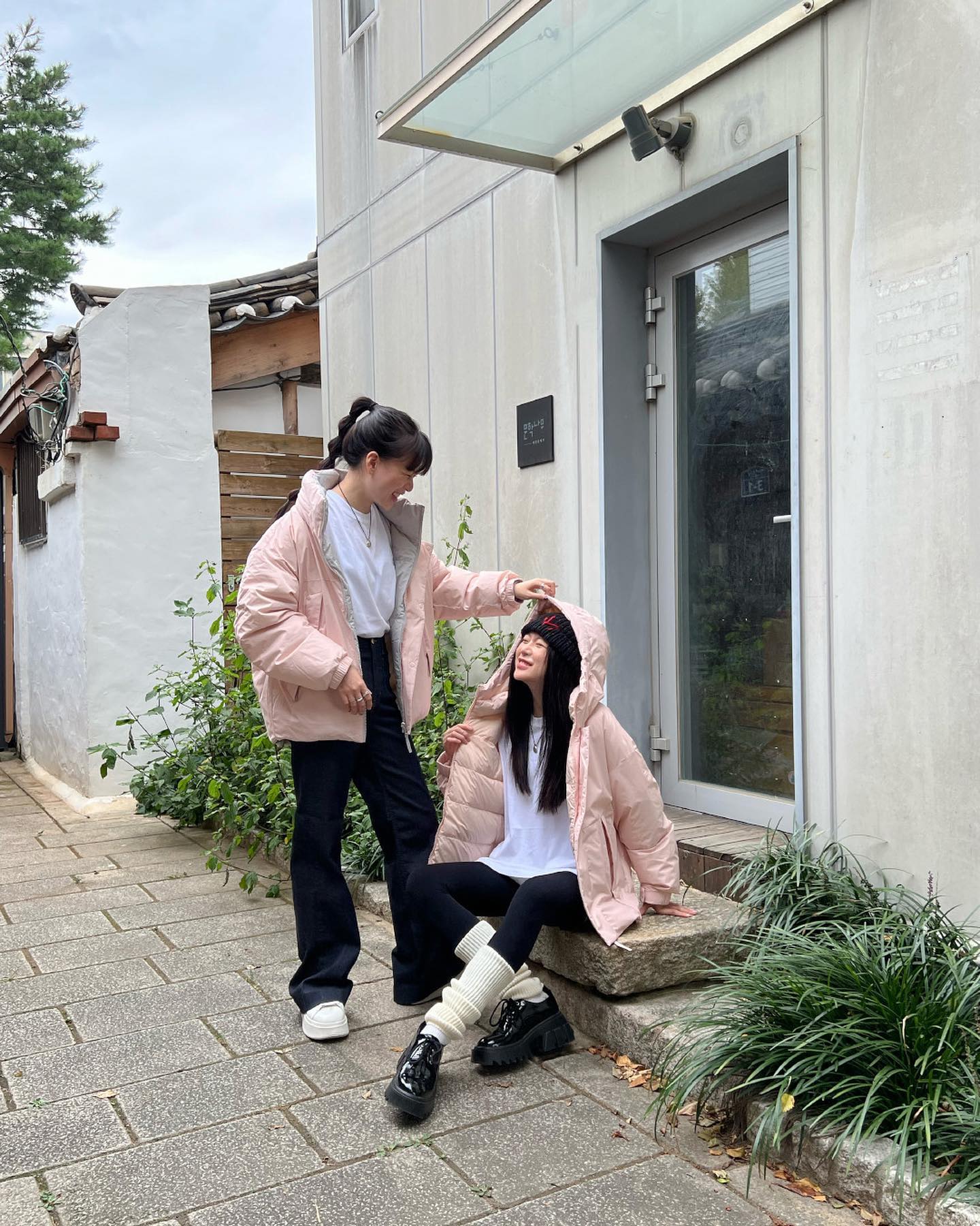 핑크 그레이 됴합👭좋아하는 사람
예쁜데 따뜻하고 가벼운 꾸안꾸 숏패딩☃️💕@씬에어 #광고 이미지6