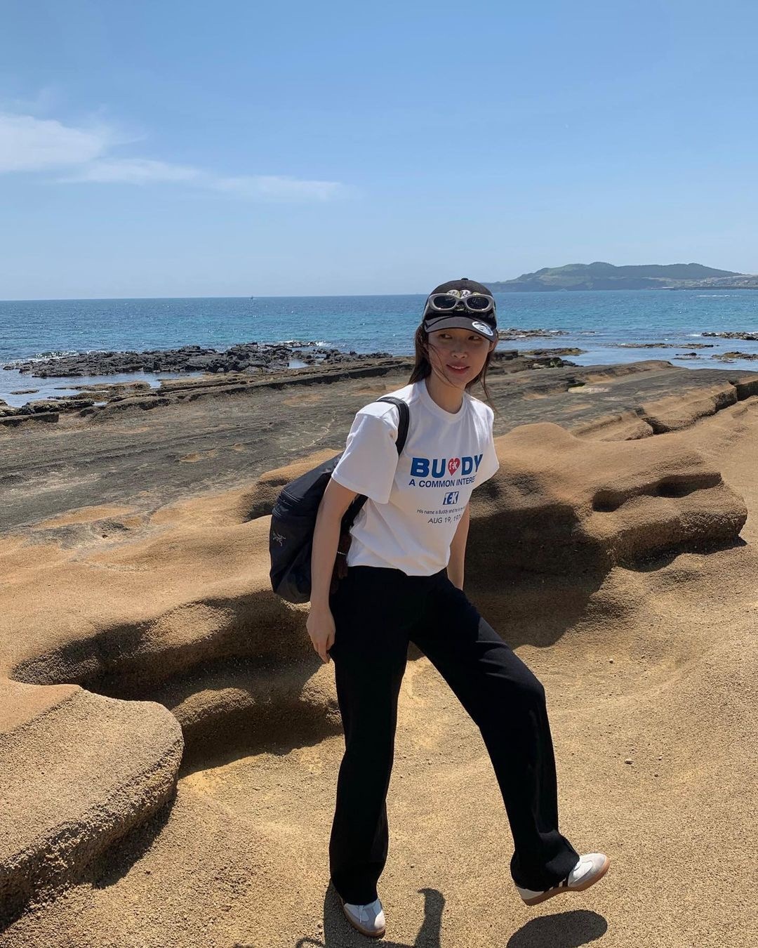 힙한 감성🐬🤍@테켓 반팔티​ 이미지
