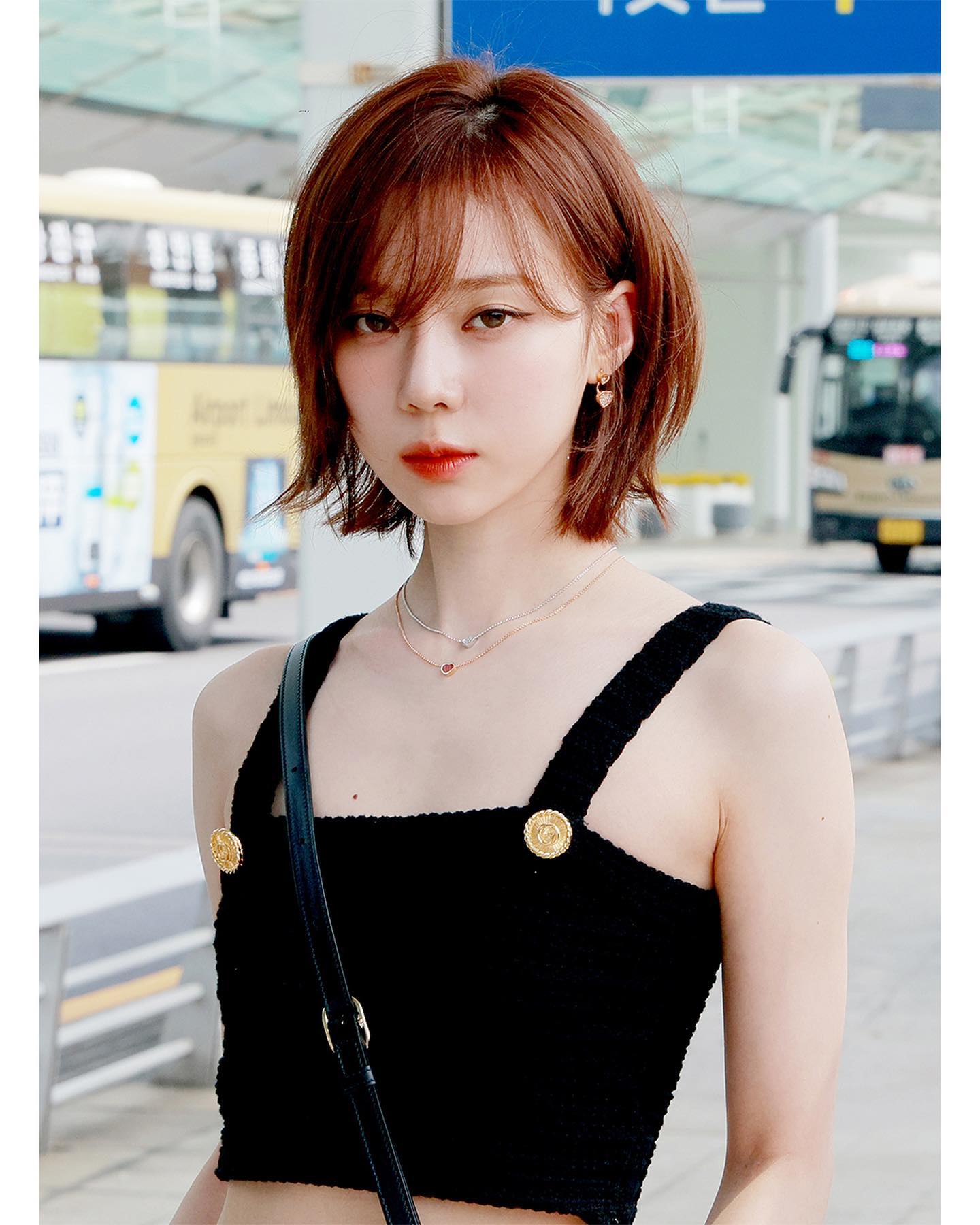 칸으로 떠난 쇼파드 x 에스파💍💜
K-POP 그룹 최초 칸 영화제 참석🎬✈️공항룩도 @예뻐 #광고 이미지7