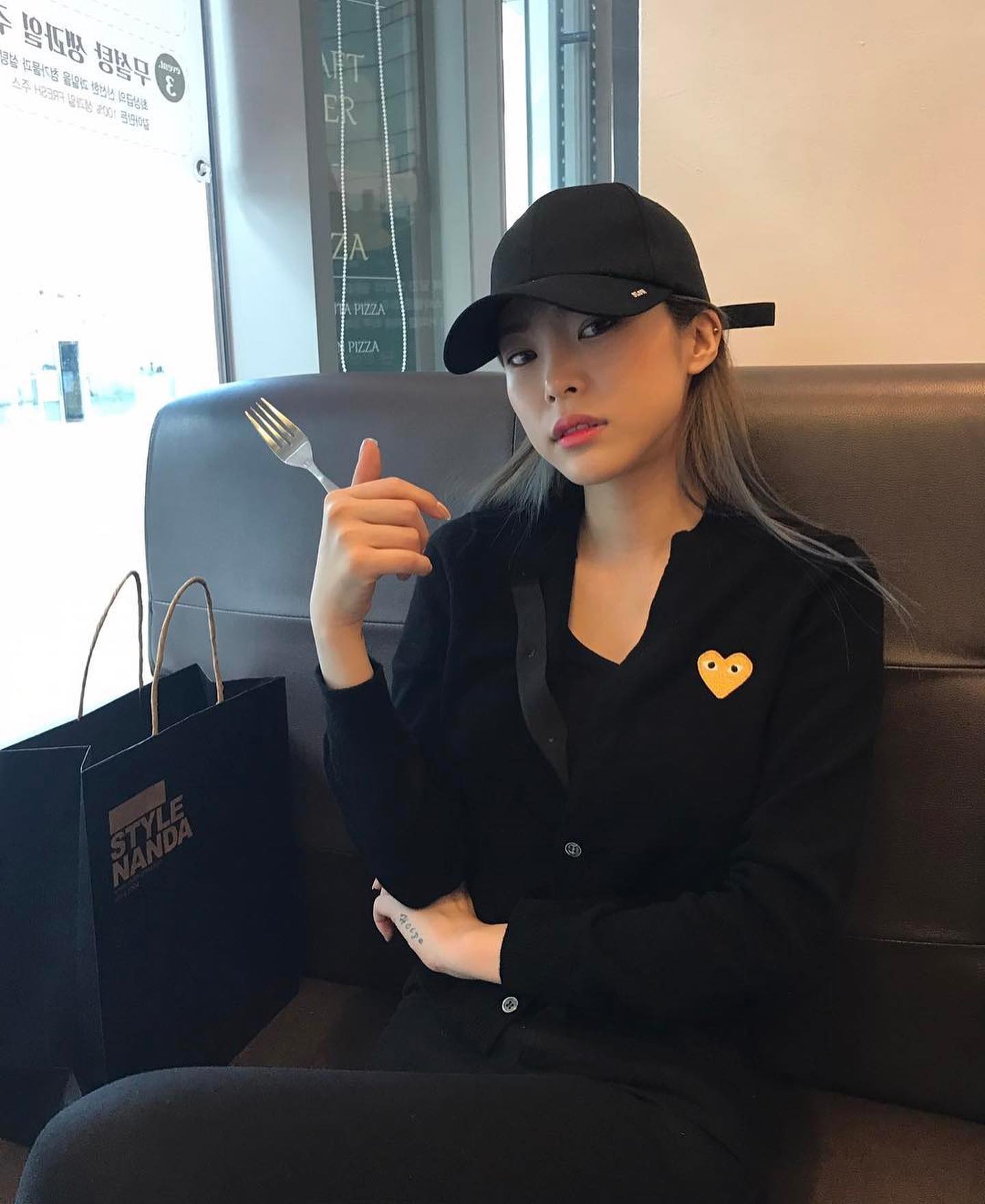 심플한 포인트❤️🖤꼼데 가디건 이미지