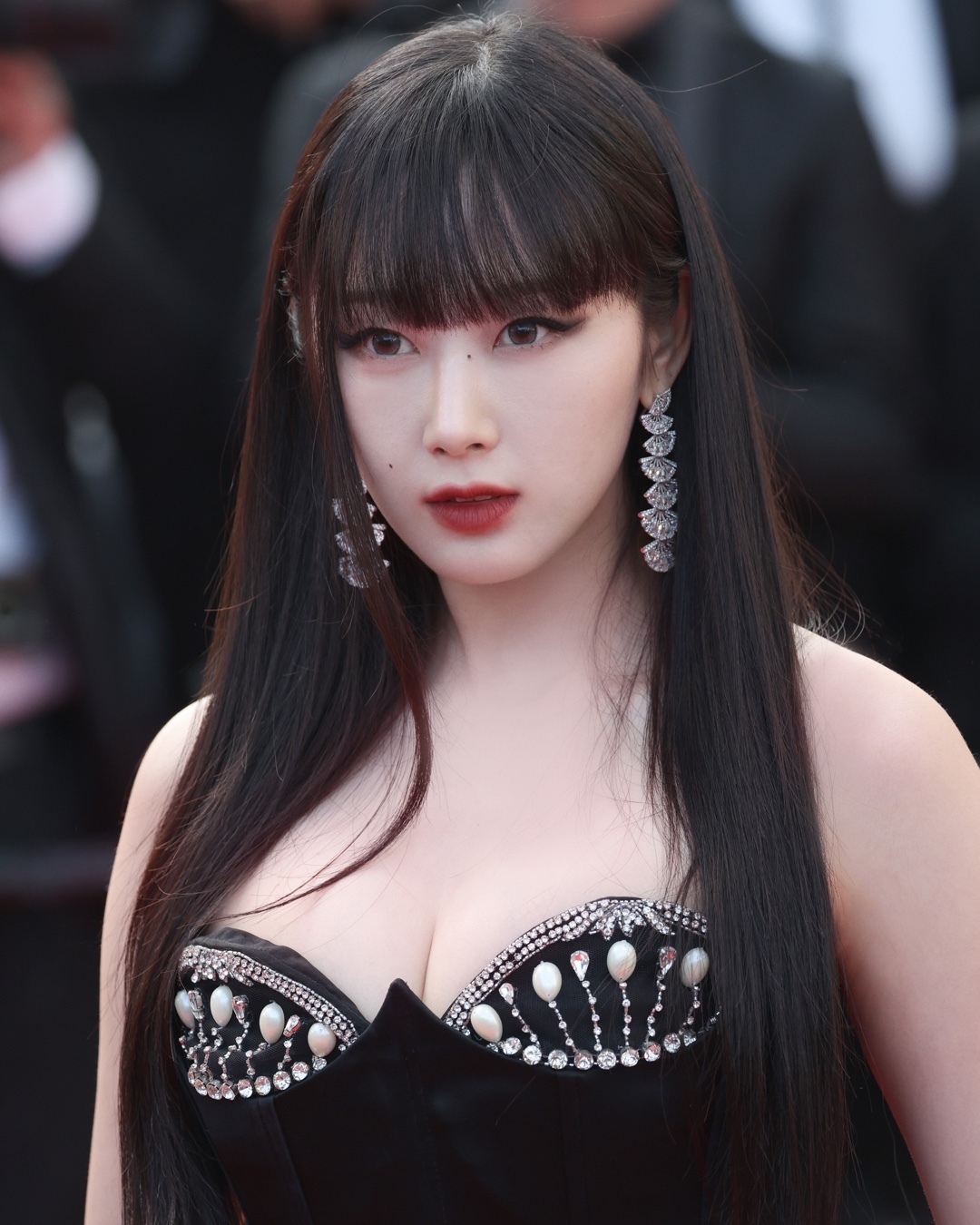 칸 영화제 레드카펫🖤@에스파​
쇼파드 X 에스파💎💜하이주얼리로 더 빛나는 미모✨#광고​ 이미지4