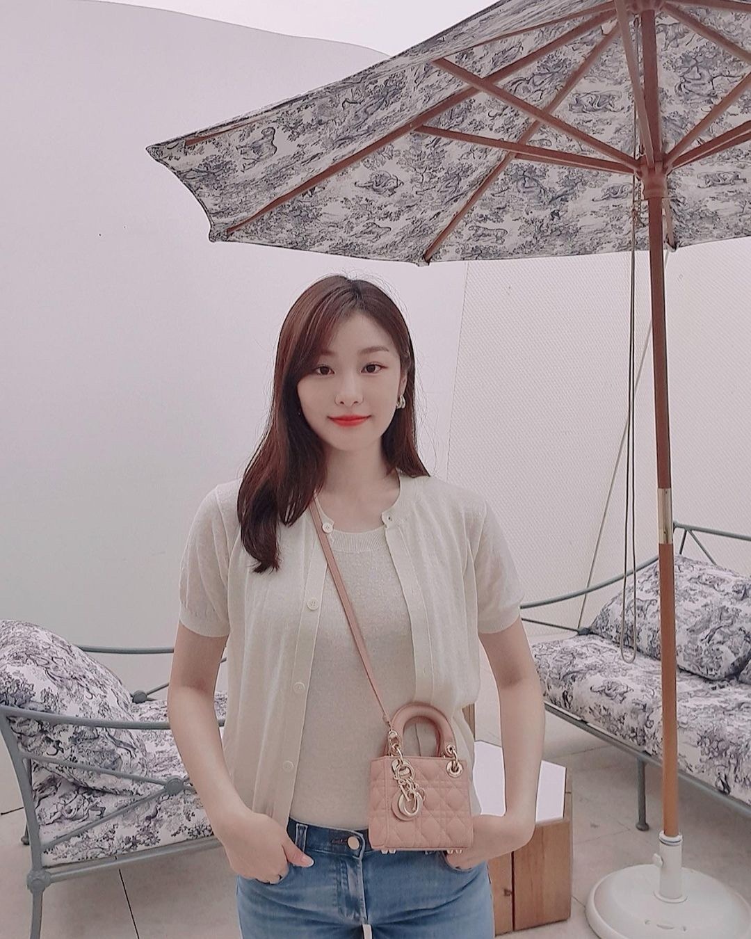 같은 핑크는 없어💗 레이디 디올​ 이미지