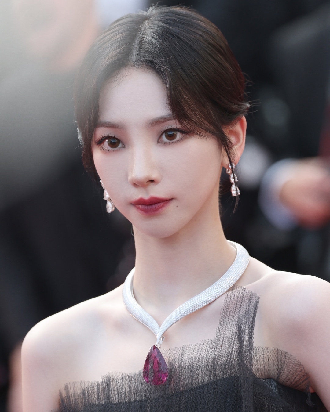 칸 영화제 레드카펫🖤@에스파​
쇼파드 X 에스파💎💜하이주얼리로 더 빛나는 미모✨#광고​ 이미지2
