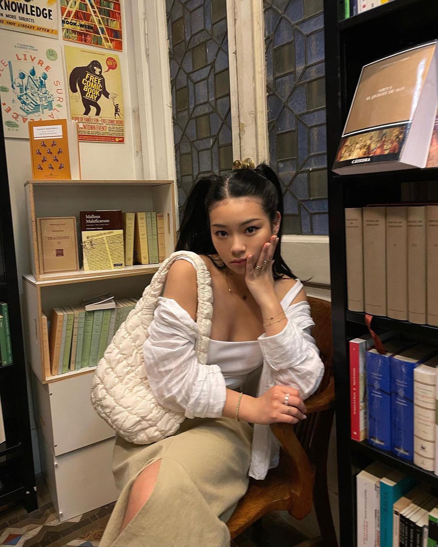 여전히 핫한 COS 구름백☁️💚 이미지