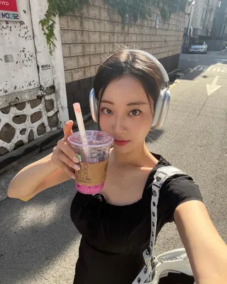 언니들 외출 필수템🎧에어팟맥스 이미지