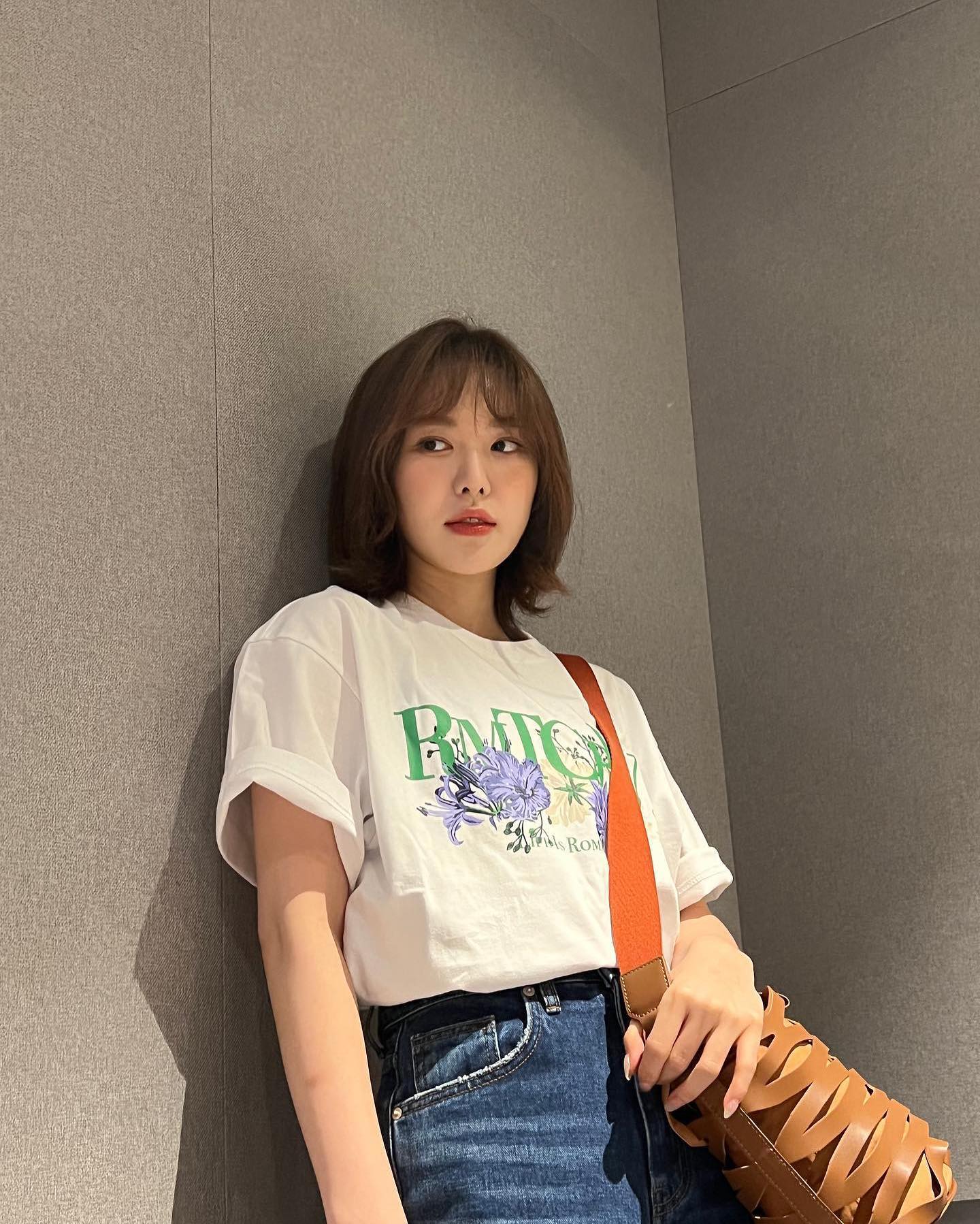 키치한 여돌들🐱💘그래픽 반팔티 이미지