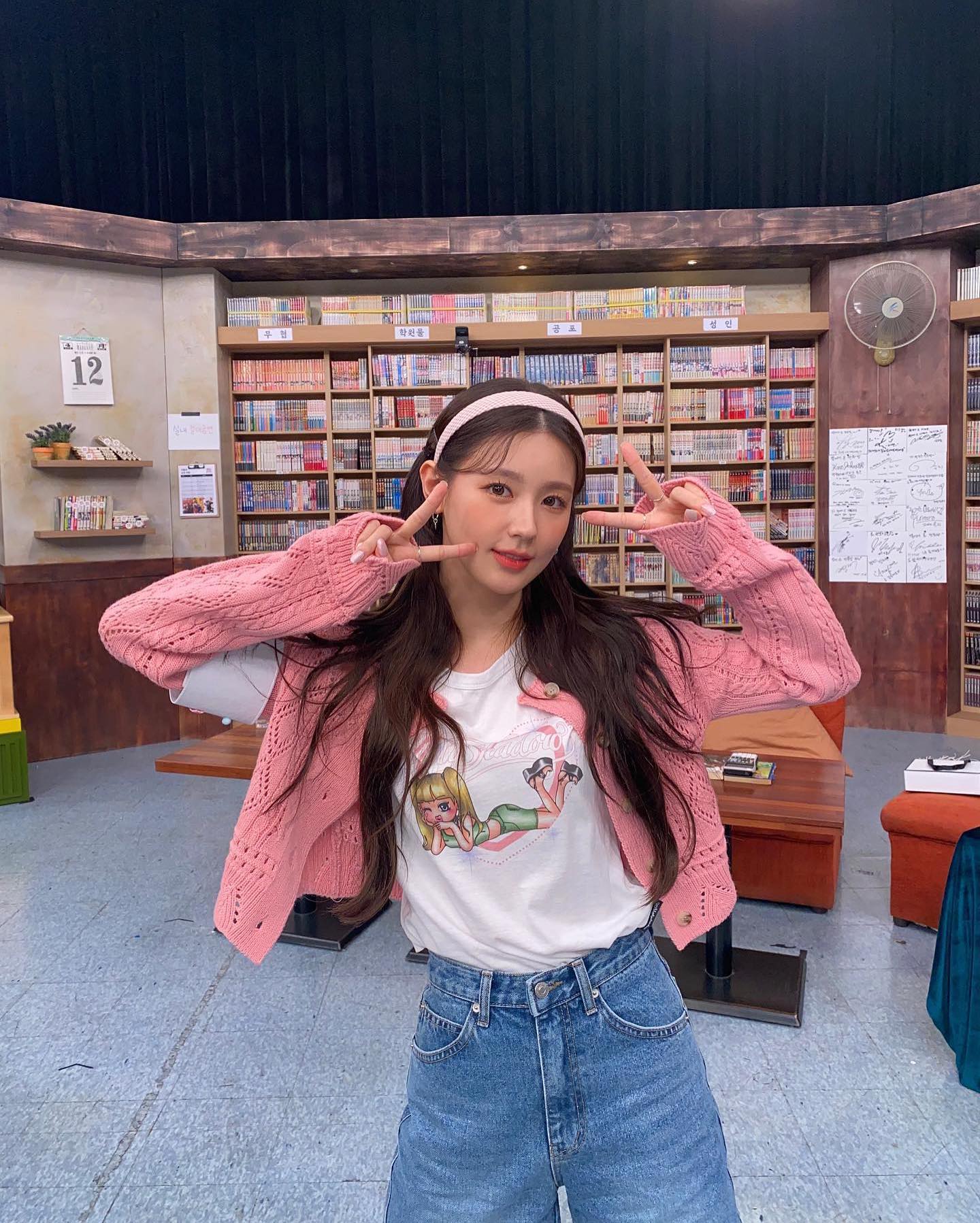 키치한 여돌들🐱💘그래픽 반팔티 이미지