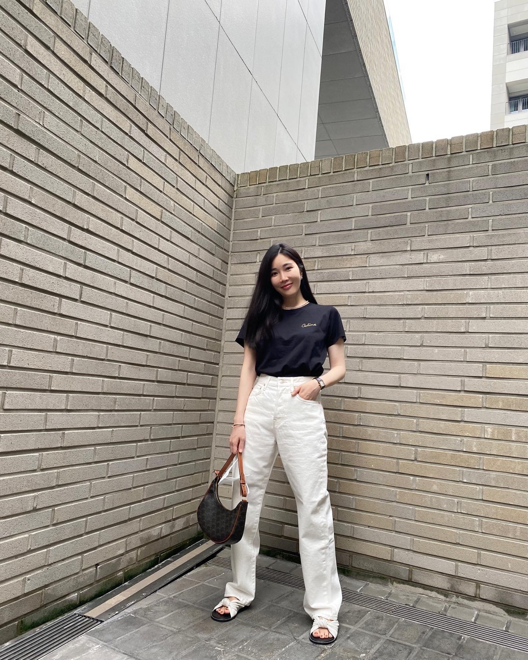 블랙+화이트엔 가방 포인트🖤🤍​ 이미지